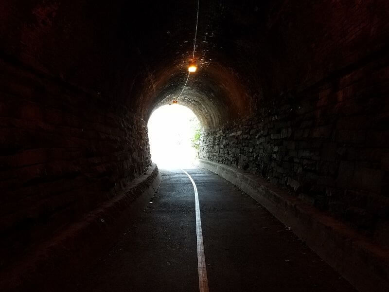 na konci tunela je svetlo